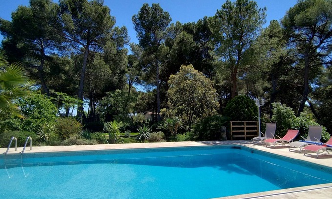 Beziers Villa | Gîte LES OLIVIERS located in a quiet area among the pines, close to the beaches