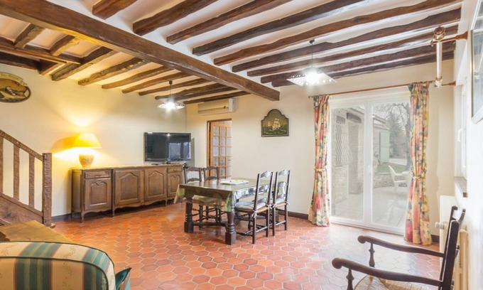 Montalet-le-Bois Cottage | Gite Montalet-le-Bois, 4 bedrooms, 10 persons