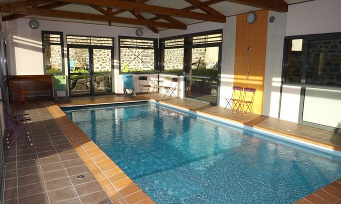 Neussargues-Moissac Cottage | Gite Neussargues en Pinatelle, 5 bedrooms, 10 persons