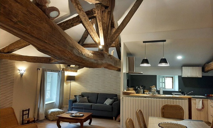 Saint-Pierre-de-l'Isle Apartment | Gite Pastoureau Dépendance du Château de Mornay