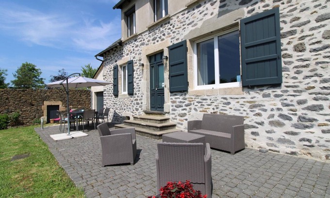 Pleaux Cottage | Gite Pleaux, 3 bedrooms, 6 persons