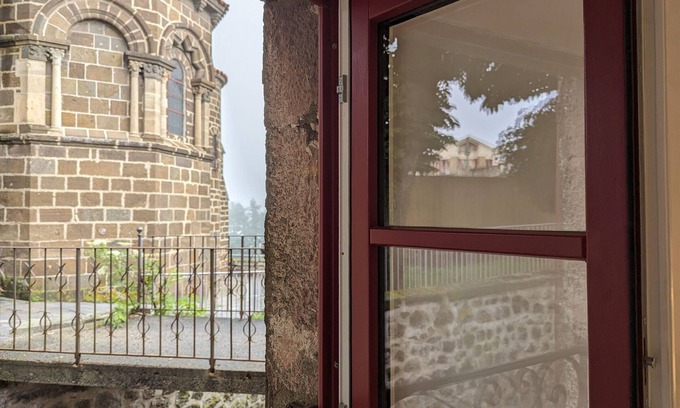 Polignac Cottage | Gite Polignac, 2 bedrooms, 6 persons