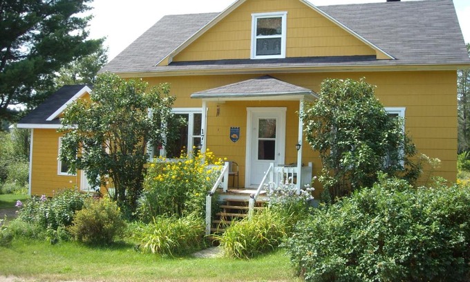Notre-Dame-des-Monts Bed & Breakfast | Gite Pousse Pioche