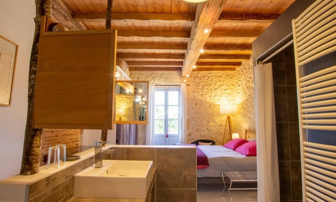 Saint-Pierre-de-Chignac Cottage | Gite Saint-Pierre-de-Chignac, 5 bedrooms, 11 persons