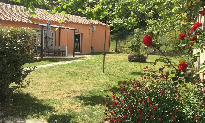 Sardan House | Gîte Sainte Octime - in the heart of a vineyard between the Cevennes and Camargue.