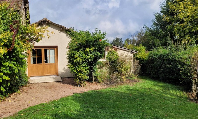 Saint-Saud-Lacoussiere House | Gite Syrah; charming 2-bedroom cottage in Dordogne
