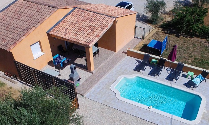 Saint-Marcel-de-Careiret Cottage | Gite with private pool