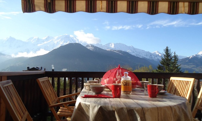 Plateau-d'Assy Cottage | GITE WITH SAUNA MAGNIFICENT VIEW OF MONT BLANC + AIGUILLE MIDI.