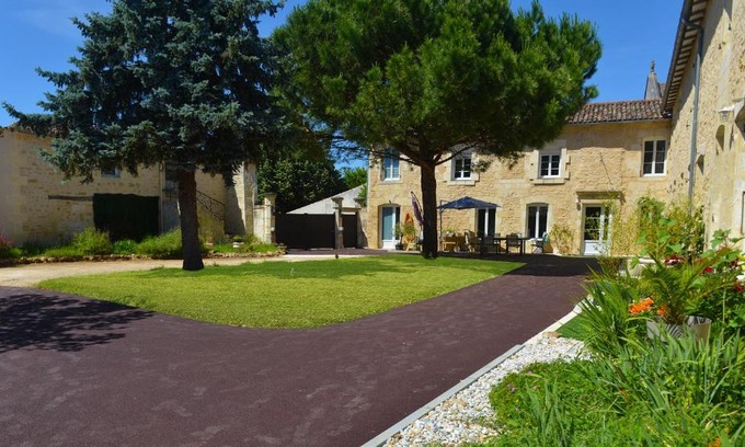 Bois Apartment | Gites Jardin-darcy - Piscine au sel