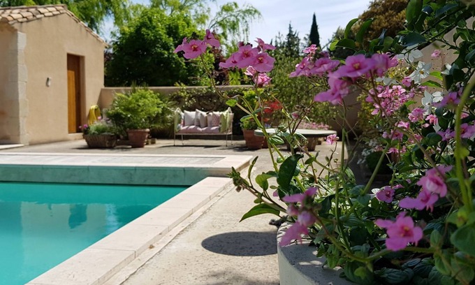 Mouries Villa | Gites Lou-Cabanoun. Well-being. Pool and pool house (massage) up to 8 people