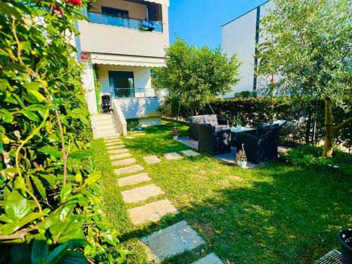 Qerek Apartment | Gjiri i Lalezit Vala Mar Apartment with garden