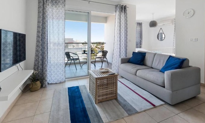 Lykabittos Apartment | Glabur Stays - The Sunny Atelier - Nicosia City