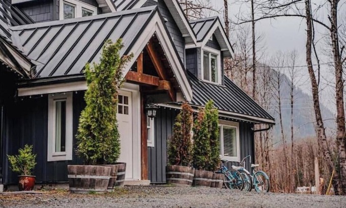 Upper Squamish House | Glacier Valley Farm 4 Bed