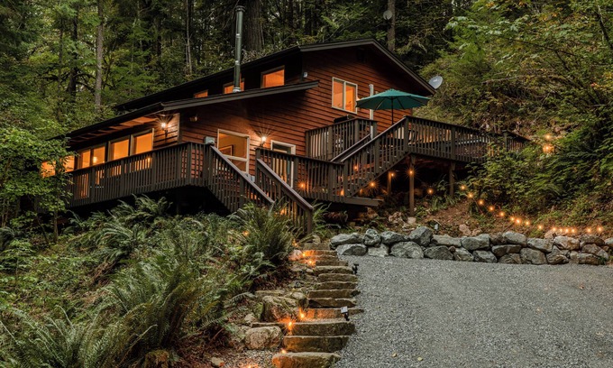 Glacier Cabin | Glacier Hideaway - Mt. Baker Cabin - AC, Hot Tub, BBQ, WiFi, EV
