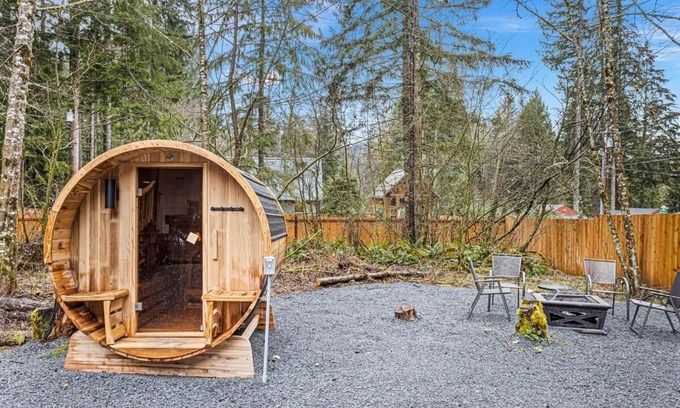 Ashford House | Glacier Run, Hot Tub, Sauna,Movie Theater, WiFi, EV