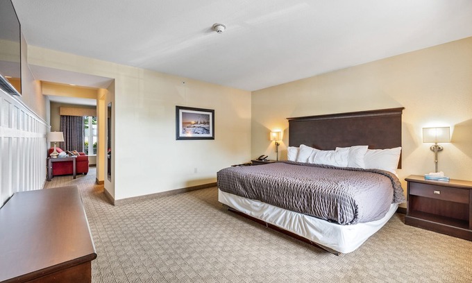 Kelleys Island House | Glacier Suite at Kelley's Island Venture Resort