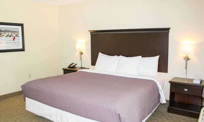 Kelleys Island House | Glacier Suite at Kelley's Island Venture Resort
