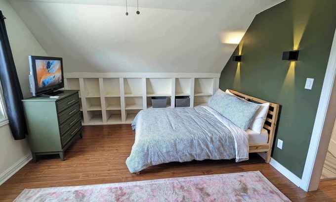 Algoma District House | Gladstone Loft: Bright & Cozy 1-Bedroom Stay