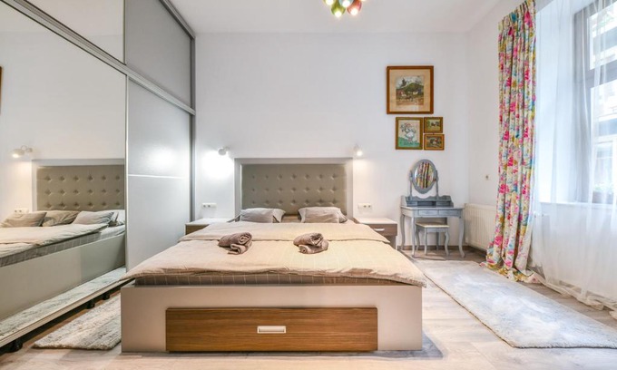 Cluj-Napoca City Centre Apartment | Glam Apartment