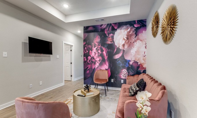 Barker House | Glam luxury lifestyle within Houston!
