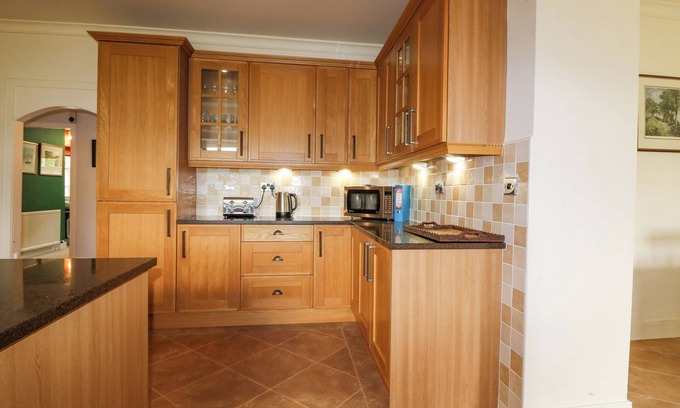 Forfar Cottage | GLAMIS HOUSE, pet friendly, character holiday cottage in Forfar