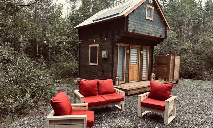 Fort Erie Cabin | Glamming luxury Cabin, forest retreat. Tiny Home
