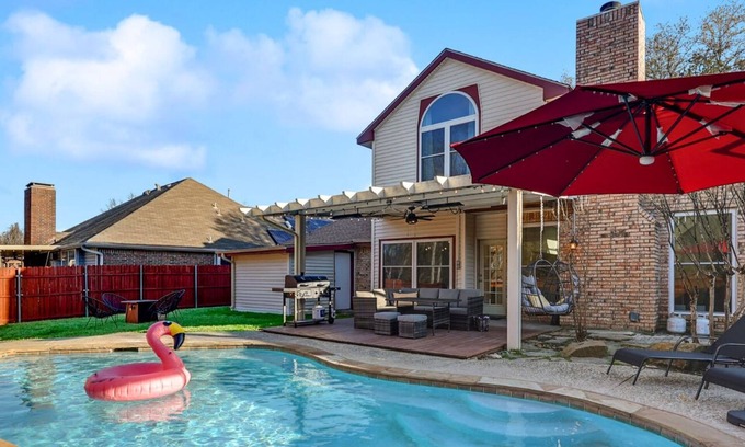 Mesquite House | Glamorous 4BR/2.5B Home with Pool, Game Room & Fire Pit