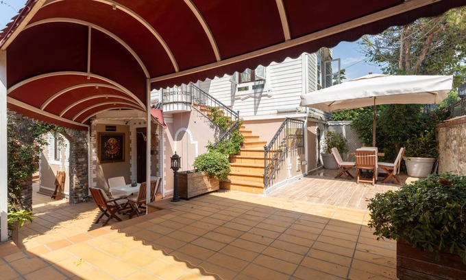 Beylerbeyi Apartment | Glamorous Authentic Studio in Üsküdar