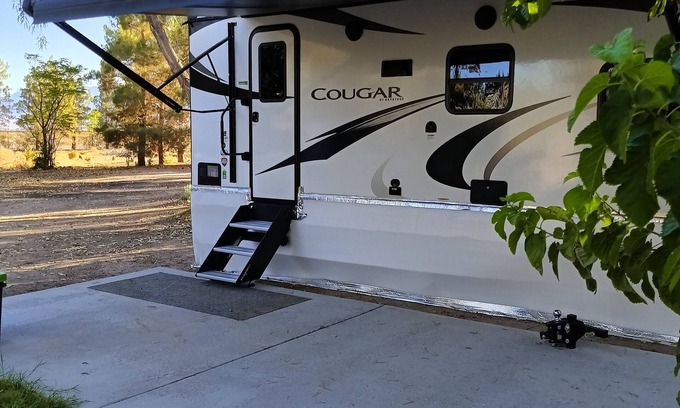 Mojave Desert House | Glamorous camping in a beautiful like new 24' Cougar near Death Valley.