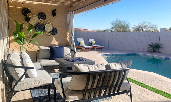 The Islands House | Glamorous Gilbert Getaway w/Pool!