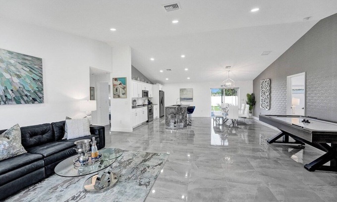 Delray Beach House | Glamorous *New* Home in Delray Beach near The Ave!