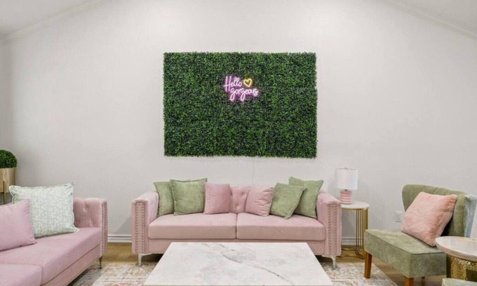 Tyler House | Glamorous Pink Rose of Tyler!