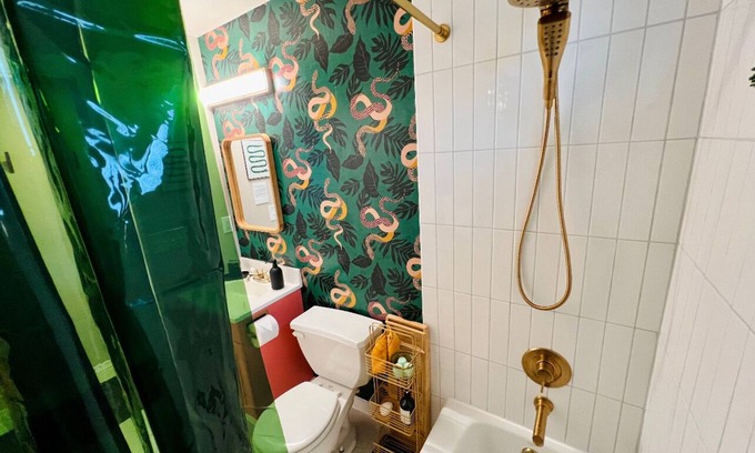 South Westside House | Glamorous PRIVATE SUITE 1BR/BA near Downtown - Self Check
