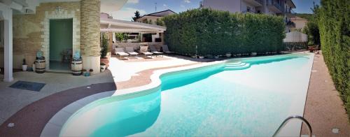 Taverna House | Glamour Bed & Breakfast