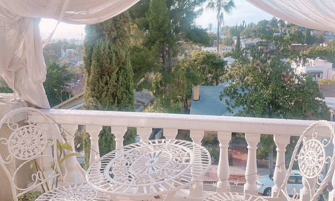 Sunset Junction Apartment | Glamours Charming Private bedroom Silver Lake Penthouse