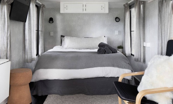 Strath Creek House | Glamper Lade @ The Village Green