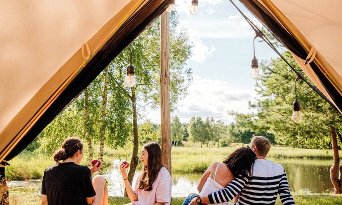 Chocianow Apartment | Glampine - Luxurious glamping tents in the Seru forest