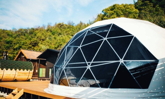 Onomichi House | Glamping dome tent bathed in the setting sun in Se/Onomichi Hiroshima