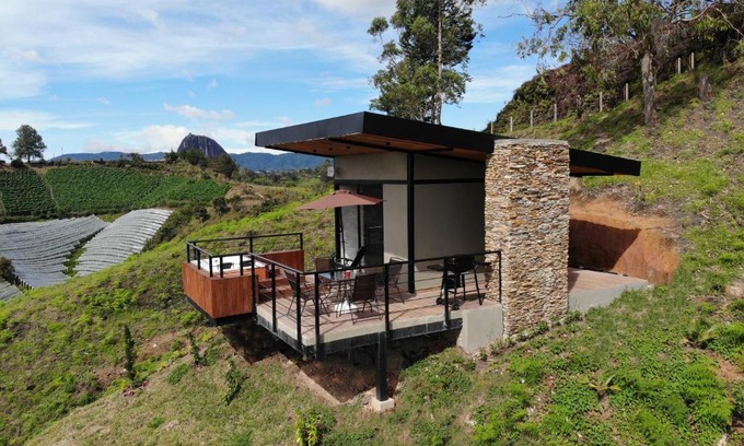 El Penol Ski Chalet | Glamping en Guatape Wifi Jacuzzi