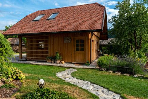 Hrib pri Hinjah House | Glamping Happiness with Natural Pool