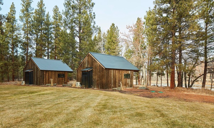 Grantsdale Cabin | Glamping Hut on the Bitterroot River