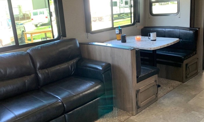 Manchaca House | Glamping in Manchaca, secure, private, and spacious.