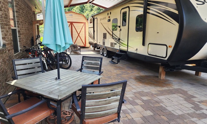 Katy House | Glamping in the Suburbs