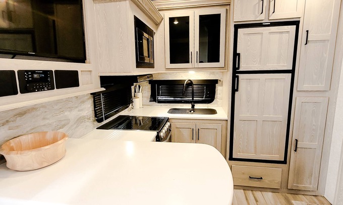 Reynolds House | Glamping in the whiteshell
