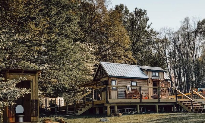 Grandview House | Glamping on 116 Acre Farm- Tiny House