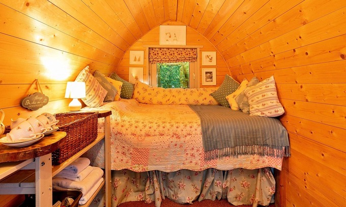 Penwood Ski Chalet | Glamping Pod in Newbury near Highclere Castle