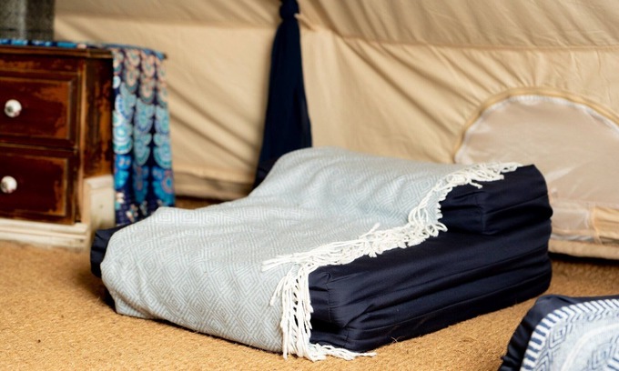 Penwood Ski Chalet | Glamping Pods in Woolton Hill near Highclere