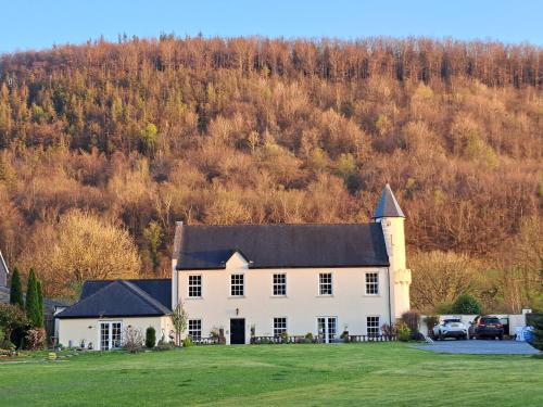Llanllawddog Bed & Breakfast | Glangwili Mansion - Luxury 5 star Bed & Breakfast
