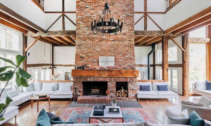 Saugerties House | Glasco Woodstock - 16 Acres with Mountain View.