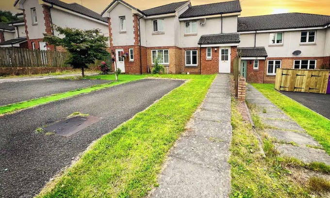 Glasgow House | Glasgow Central - Free Parking & , Free high speed internet , Private garden